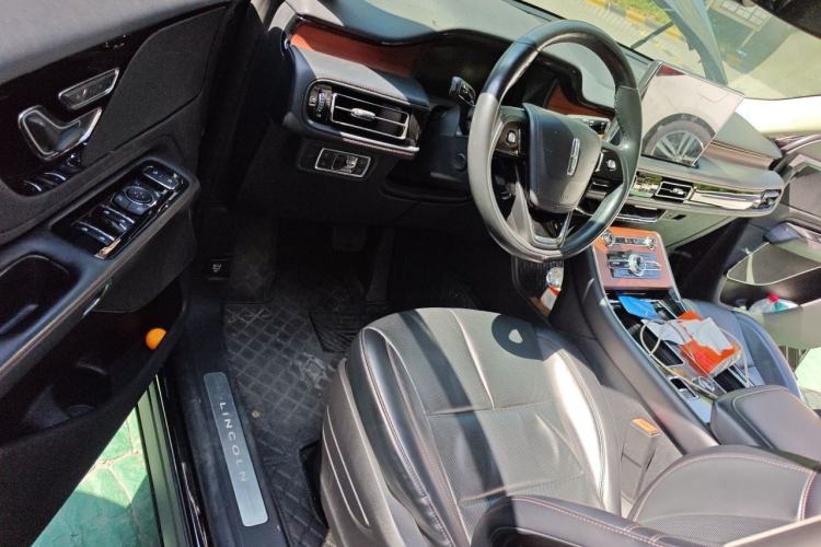 Used Lincoln Aviator 2020 3.0T V6 Four-Wheel Drive Premium Edition Interior 3