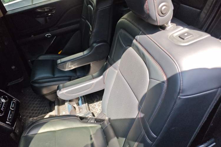 Used Lincoln Aviator 2020 3.0T V6 Four-Wheel Drive Premium Edition Interior 4