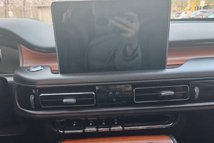 Used Lincoln Aviator 2020 3.0T V6 All-Wheel-Drive Luxury Edition Interior 4