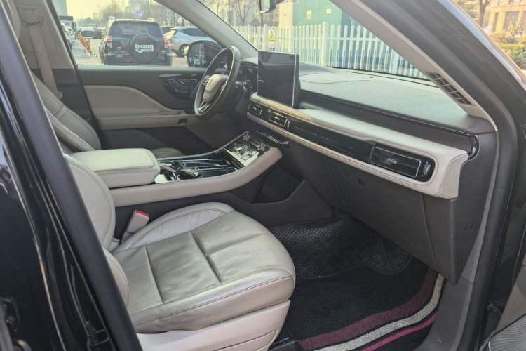 Used Lincoln Aviator 2020 3.0T V6 Four-Wheel Drive Premium Edition Interior 4