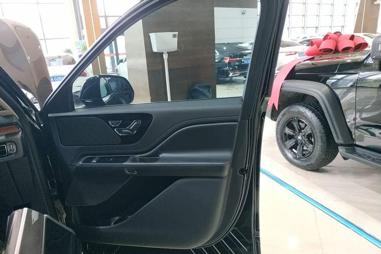 Used Lincoln Aviator 2020 3.0T V6 Four-Wheel Drive Premium Edition Interior 5