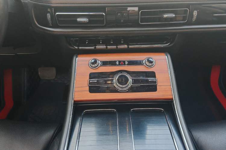Used Lincoln Aviator 2020 3.0T V6 All-Wheel-Drive Luxury Edition Interior 5