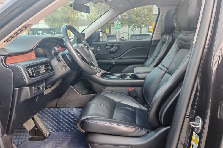 Used Lincoln Aviator 2020 3.0T V6 All-Wheel-Drive Luxury Edition Interior 6