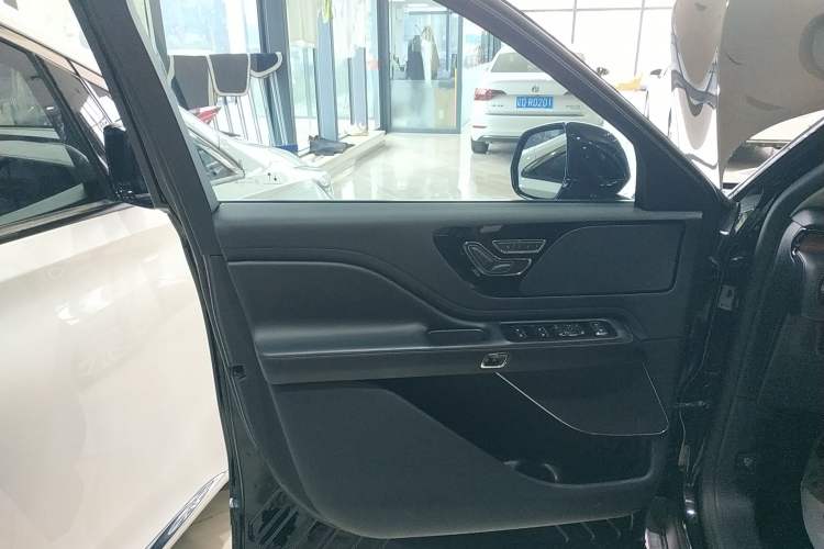 Used Lincoln Aviator 2020 3.0T V6 Four-Wheel Drive Premium Edition Interior 7