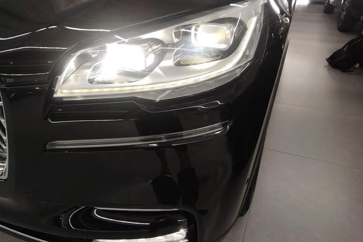 Used Lincoln Aviator 2020 3.0T V6 All-Wheel Drive Executive Version Left Front Headlight