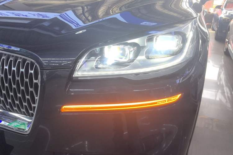 Used Lincoln Aviator 2020 3.0T V6 All-Wheel Drive Executive Version Left Front Headlight