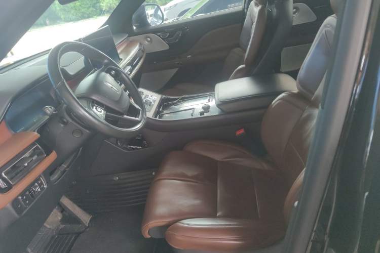 Used Lincoln Aviator 2020 3.0T V6 All-Wheel Drive Executive Version Left Front Seat