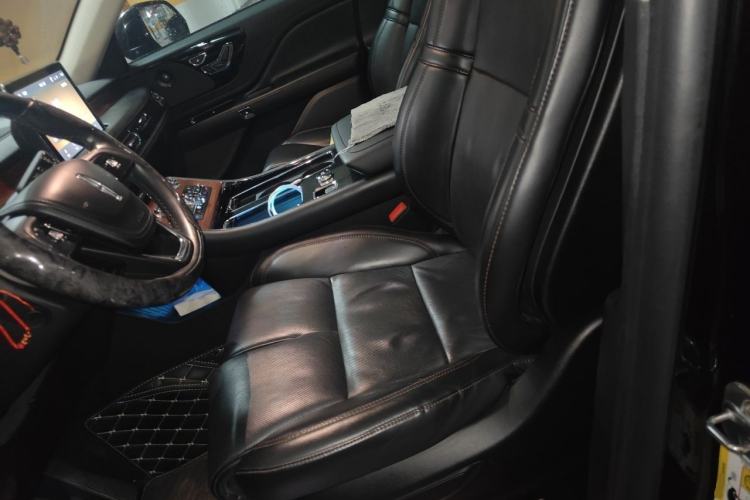 Used Lincoln Aviator 2020 3.0T V6 All-Wheel-Drive Luxury Edition Left Front Seat