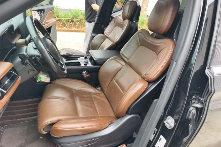 Used Lincoln Aviator 2020 3.0T V6 All-Wheel Drive Executive Version Left Front Seat