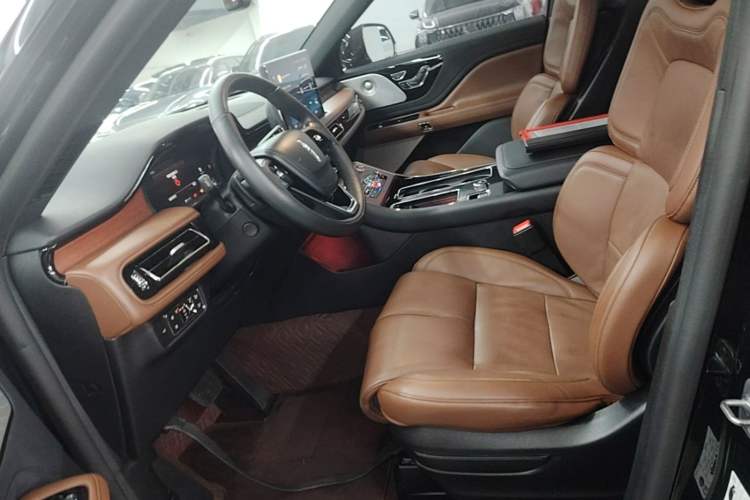 Used Lincoln Aviator 2020 3.0T V6 All-Wheel Drive Executive Version Left Front Seat