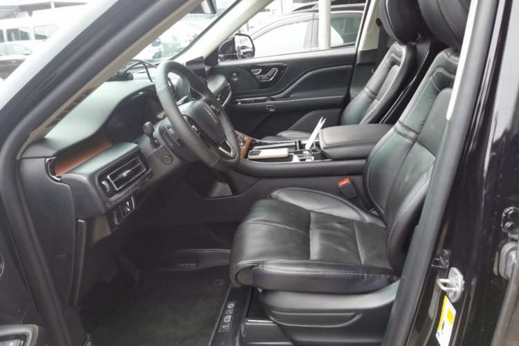 Used Lincoln Aviator 2020 3.0T V6 All-Wheel-Drive Luxury Edition Left Front Seat
