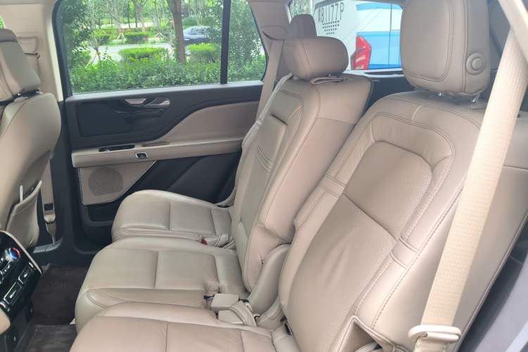 Used Lincoln Aviator 2020 3.0T V6 All-Wheel-Drive Premium Edition Left Rear Seat