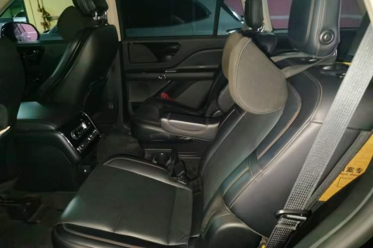 Used Lincoln Aviator 2020 3.0T V6 Four-Wheel Drive Premium Edition Left Rear Seat