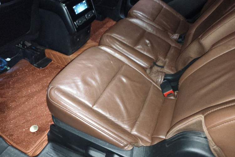 Used Lincoln Aviator 2020 3.0T V6 All-Wheel-Drive Luxury Edition Left Rear Seat
