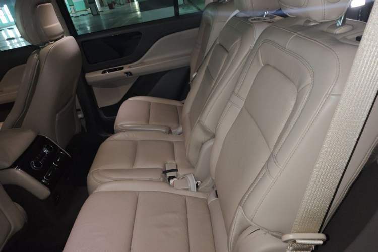 Used Lincoln Aviator 2020 3.0T V6 All-Wheel-Drive Premium Edition Left Rear Seat