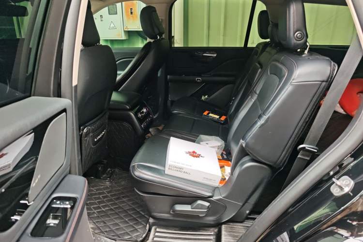 Used Lincoln Aviator 2020 3.0T V6 Four-Wheel Drive Premium Edition Left Rear Seat