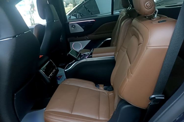 Used Lincoln Aviator 2020 3.0T V6 All-Wheel Drive Executive Version Left Rear Seat