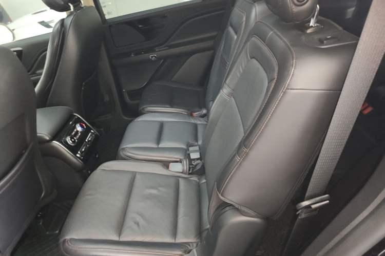 Used Lincoln Aviator 2020 3.0T V6 All-Wheel-Drive Premium Edition Left Rear Seat
