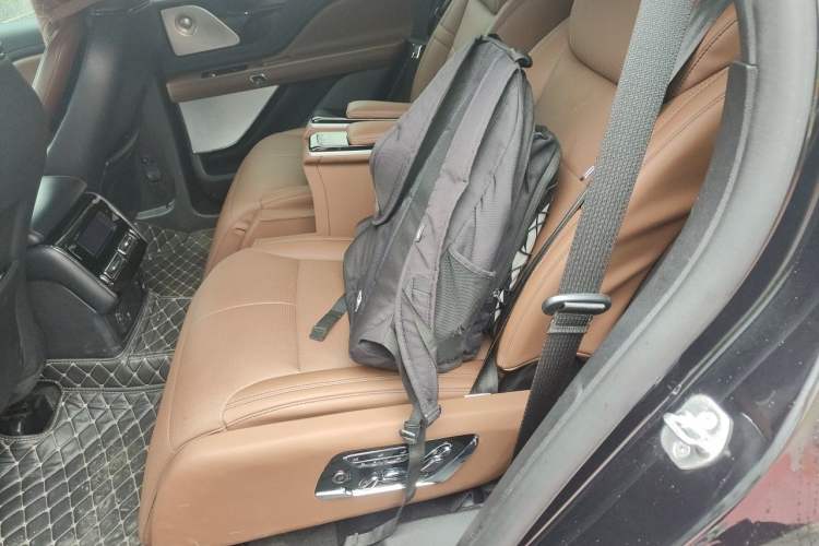 Used Lincoln Aviator 2020 3.0T V6 All-Wheel Drive Executive Version Left Rear Seat