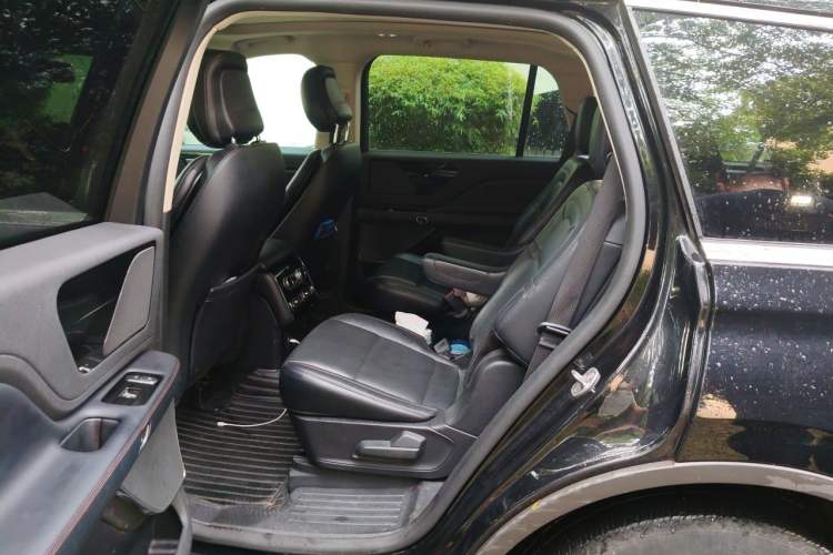 Used Lincoln Aviator 2020 3.0T V6 Four-Wheel Drive Premium Edition Left Rear Seat