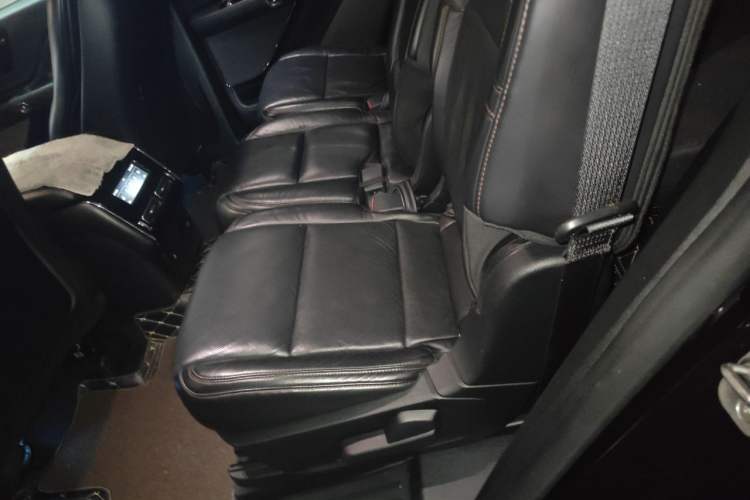 Used Lincoln Aviator 2020 3.0T V6 All-Wheel-Drive Luxury Edition Left Rear Seat