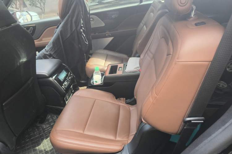 Used Lincoln Aviator 2020 3.0T V6 All-Wheel Drive Executive Version Left Rear Seat
