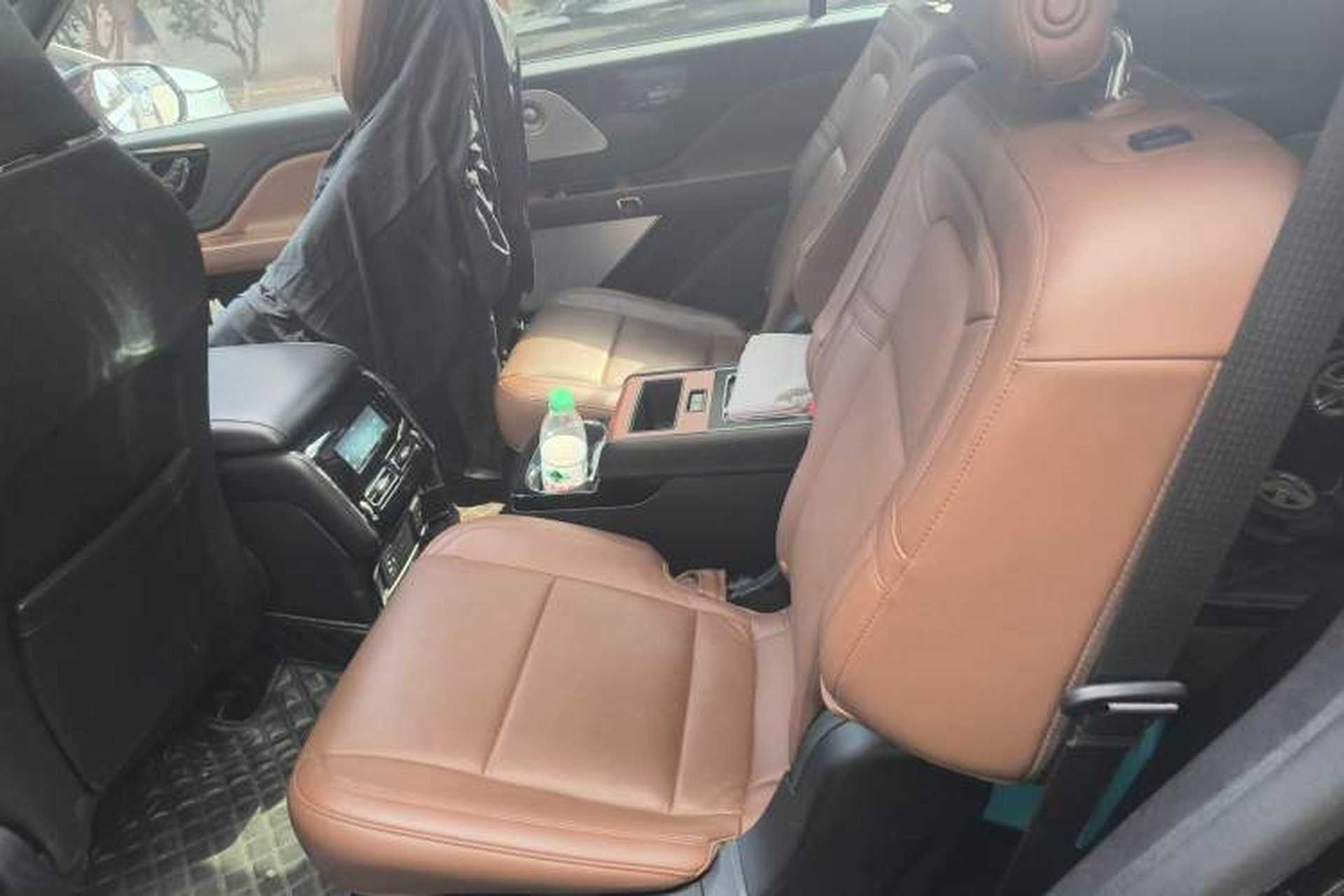 Used Lincoln Aviator 2020 3.0T V6 All-Wheel Drive Executive Version Left Rear Seat