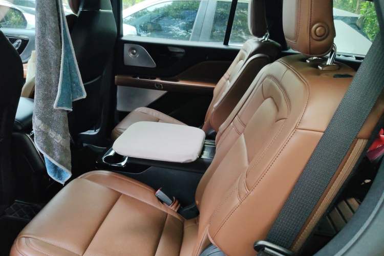 Used Lincoln Aviator 2020 3.0T V6 All-Wheel Drive Executive Version Left Rear Seat