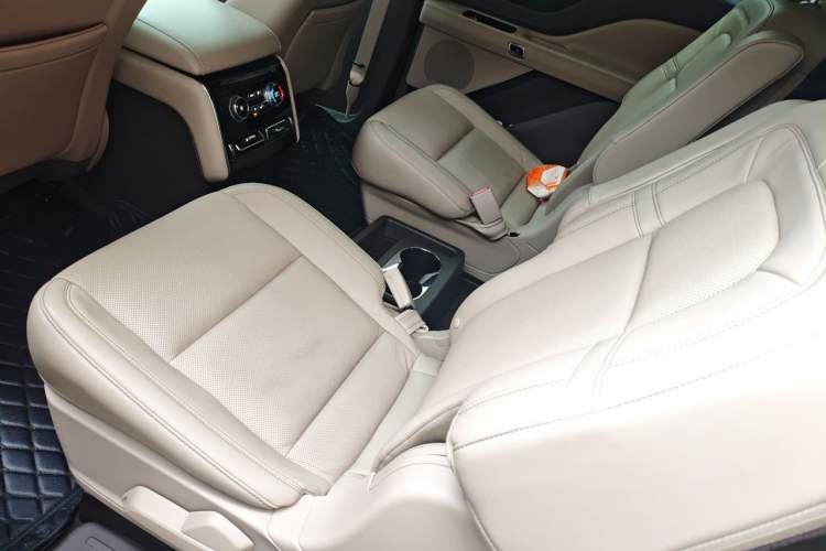 Used Lincoln Aviator 2020 3.0T V6 Four-Wheel Drive Premium Edition Left Rear Seat