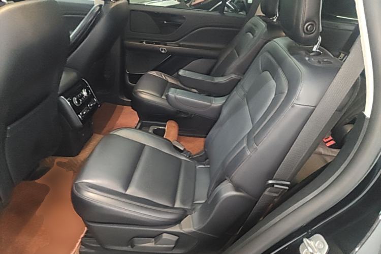 Used Lincoln Aviator 2020 3.0T V6 Four-Wheel Drive Premium Edition Left Rear Seat