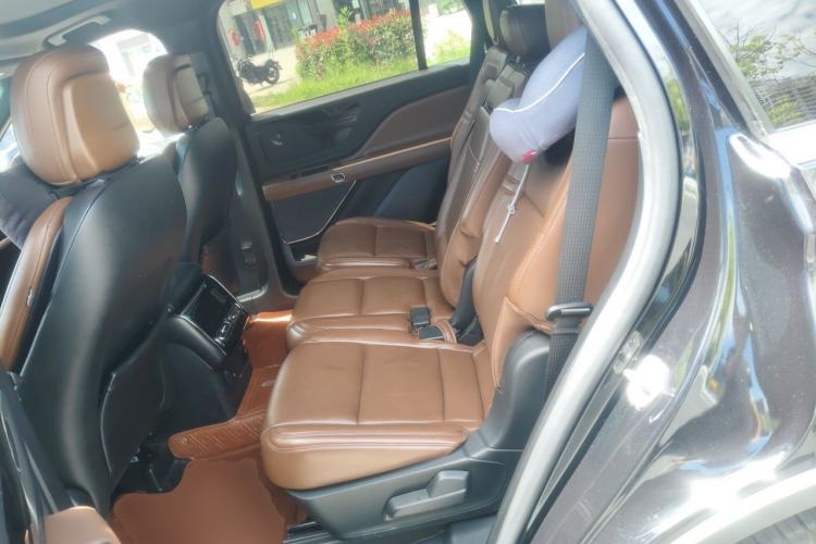 Used Lincoln Aviator 2020 3.0T V6 All-Wheel-Drive Luxury Edition Left Rear Seat