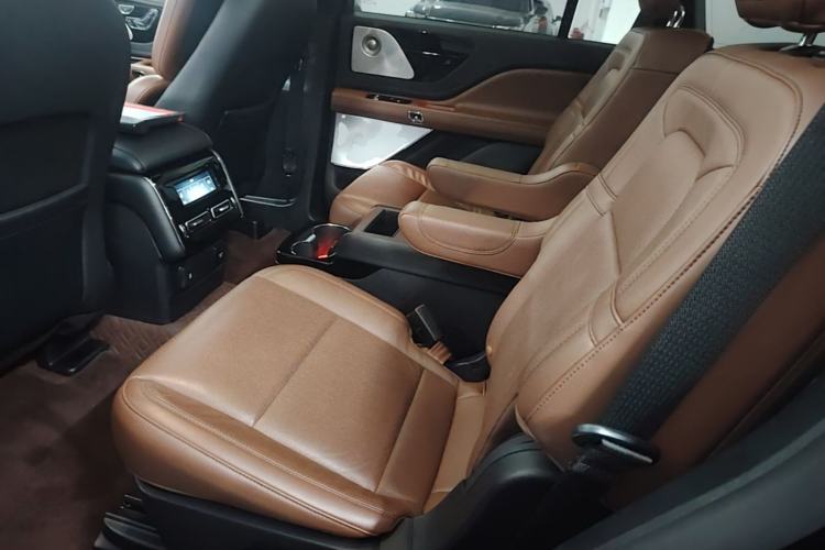 Used Lincoln Aviator 2020 3.0T V6 All-Wheel Drive Executive Version Left Rear Seat