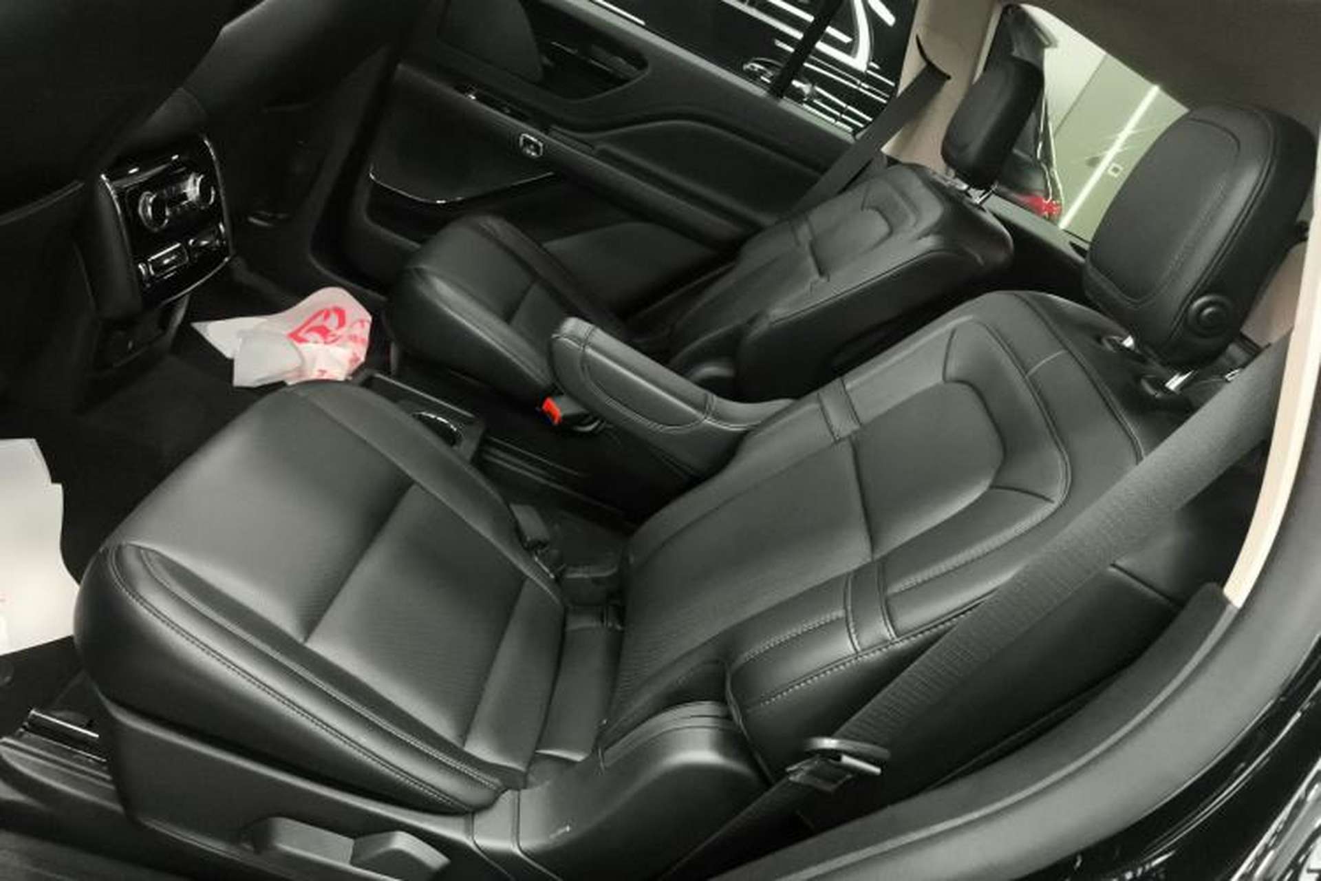 Used Lincoln Aviator 2020 3.0T V6 Four-Wheel Drive Premium Edition Left Rear Seat