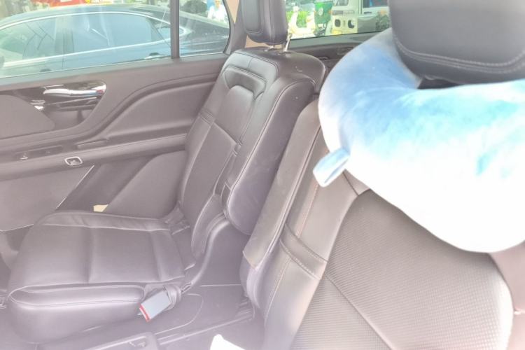 Used Lincoln Aviator 2020 3.0T V6 Four-Wheel Drive Premium Edition Left Rear Seat