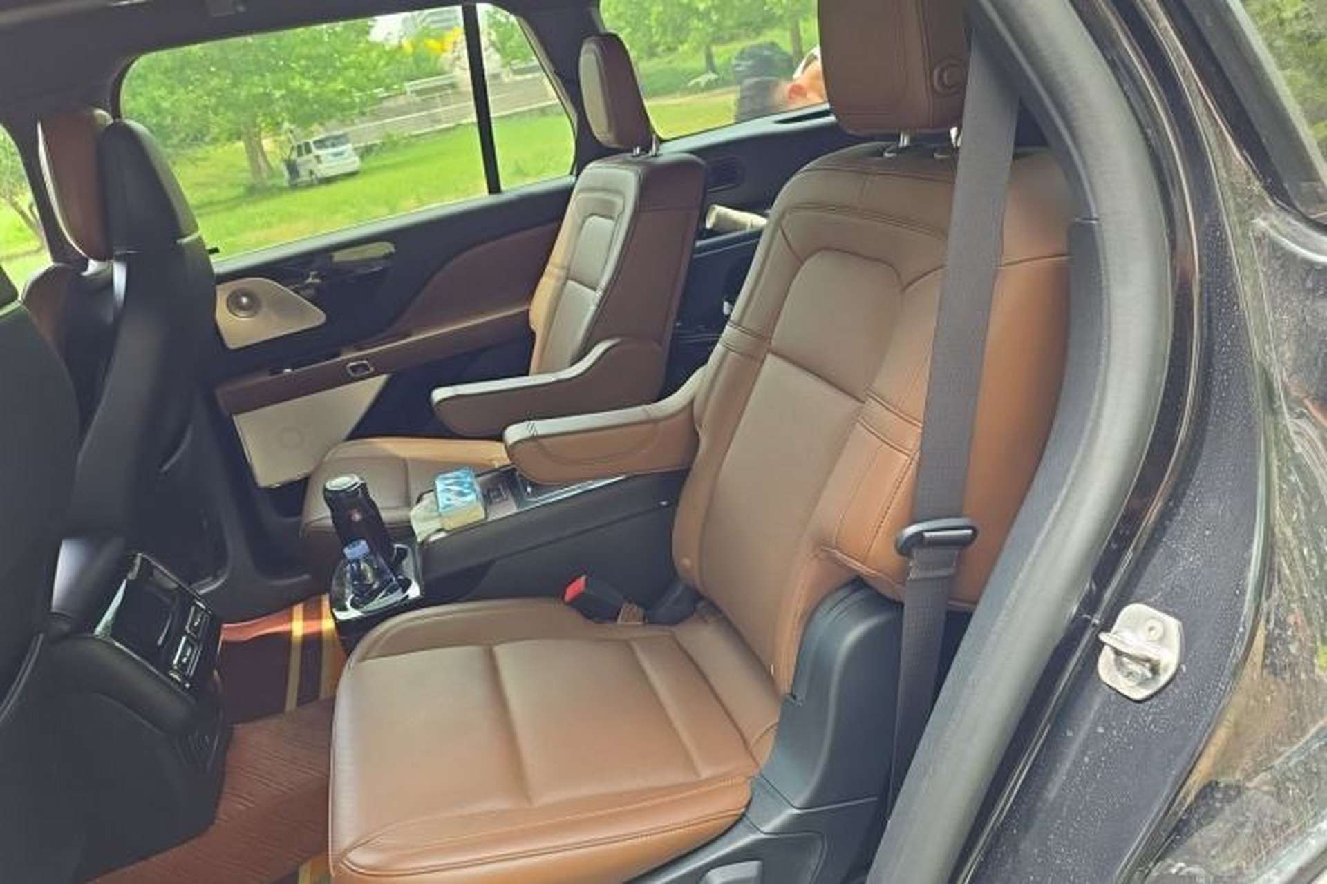 Used Lincoln Aviator 2020 3.0T V6 All-Wheel Drive Executive Version Left Rear Seat