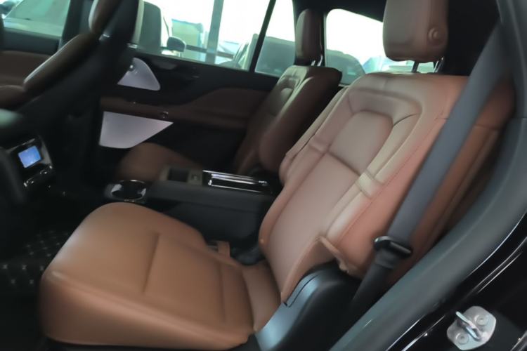 Used Lincoln Aviator 2020 3.0T V6 All-Wheel Drive Executive Version Left Rear Seat