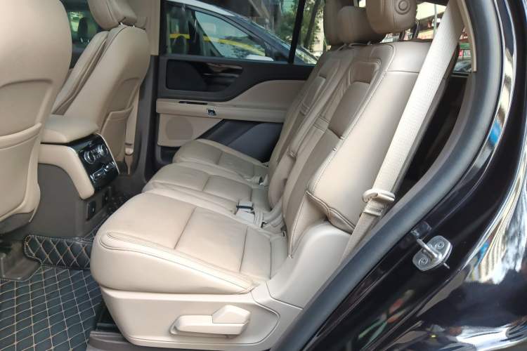 Used Lincoln Aviator 2020 3.0T V6 All-Wheel-Drive Premium Edition Left Rear Seat