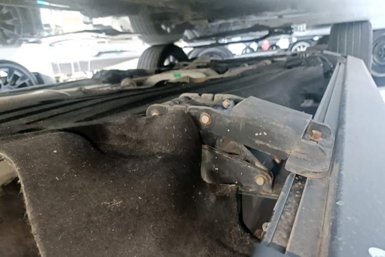 Used Lincoln Aviator 2020 3.0T V6 All-Wheel Drive Executive Version Left Side Sill