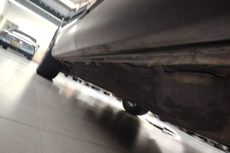 Used Lincoln Aviator 2020 3.0T V6 All-Wheel Drive Executive Version Left Side Sill