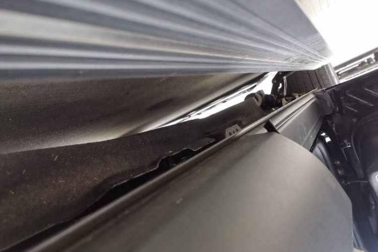 Used Lincoln Aviator 2020 3.0T V6 All-Wheel-Drive Luxury Edition Left Side Sill