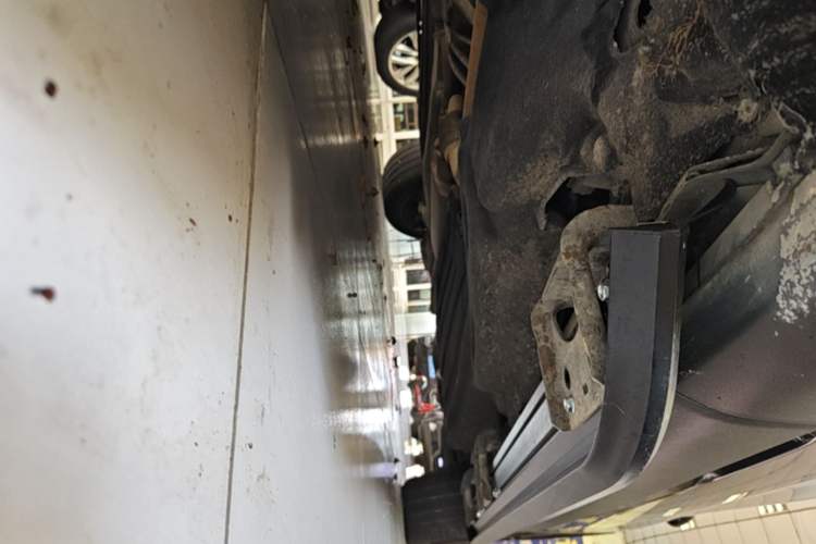 Used Lincoln Aviator 2020 3.0T V6 All-Wheel-Drive Premium Edition Left Side Sill