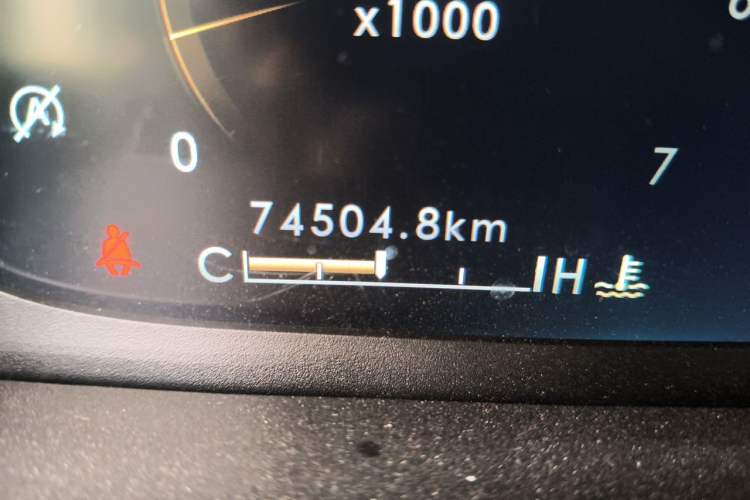 Used Lincoln Aviator 2020 3.0T V6 All-Wheel-Drive Premium Edition Odometer Close Up