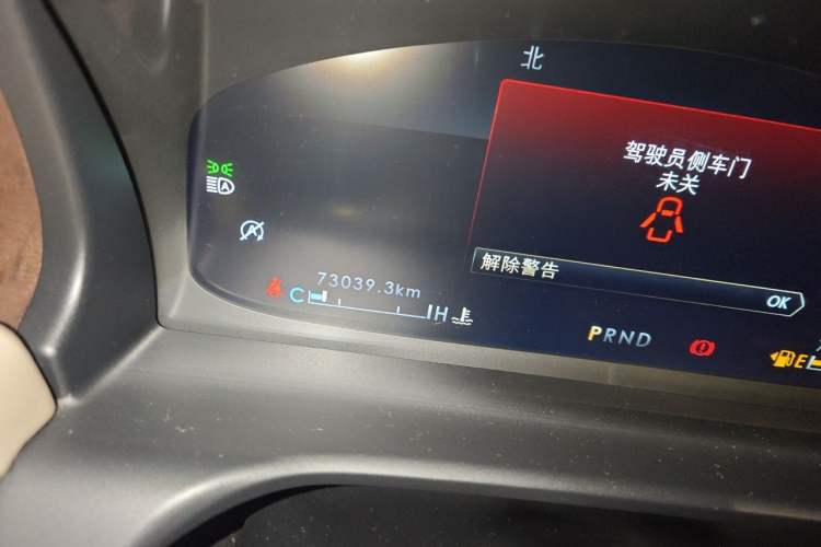 Used Lincoln Aviator 2020 3.0T V6 All-Wheel-Drive Premium Edition Odometer Close Up