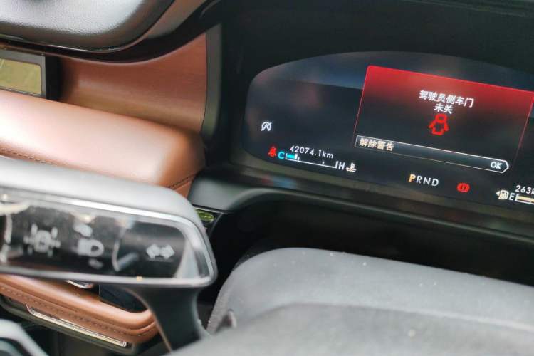 Used Lincoln Aviator 2020 3.0T V6 All-Wheel Drive Executive Version Odometer Close Up