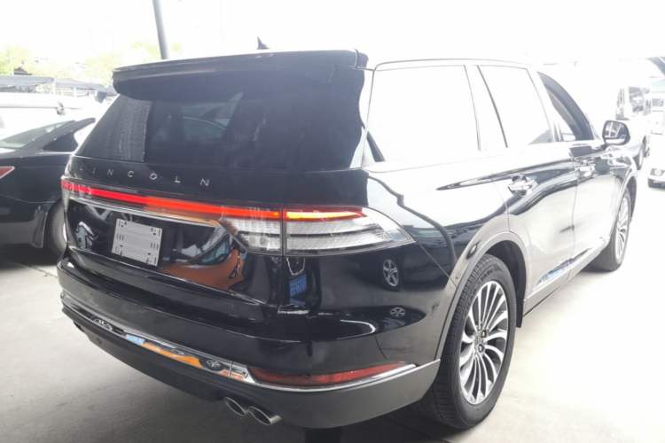 Used Lincoln Aviator 2020 3.0T V6 All-Wheel-Drive Luxury Edition Rear Right 45 Deg
