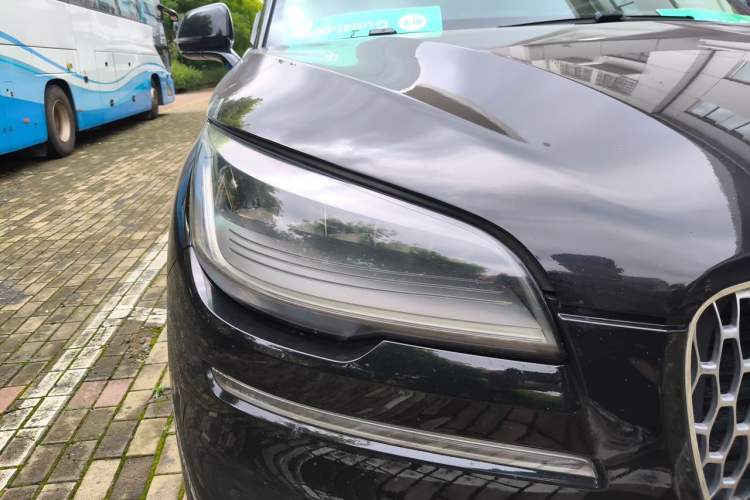 Used Lincoln Aviator 2020 3.0T V6 All-Wheel-Drive Premium Edition Right Front Headlight