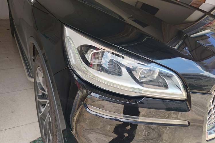 Used Lincoln Aviator 2020 3.0T V6 All-Wheel Drive Executive Version Right Front Headlight