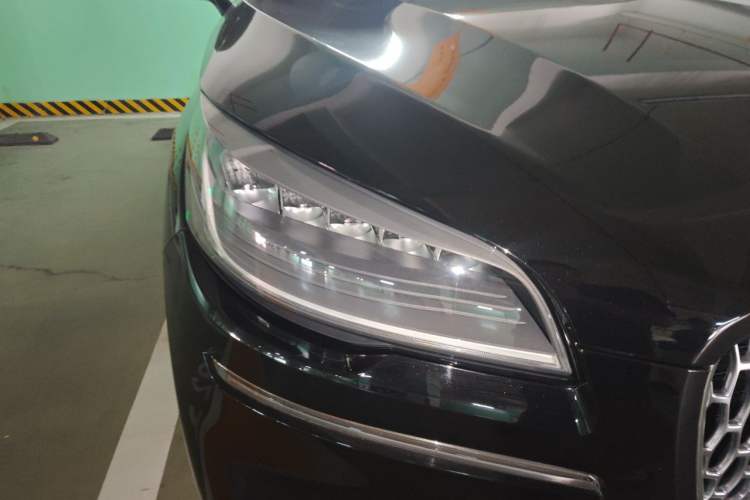 Used Lincoln Aviator 2020 3.0T V6 All-Wheel-Drive Premium Edition Right Front Headlight