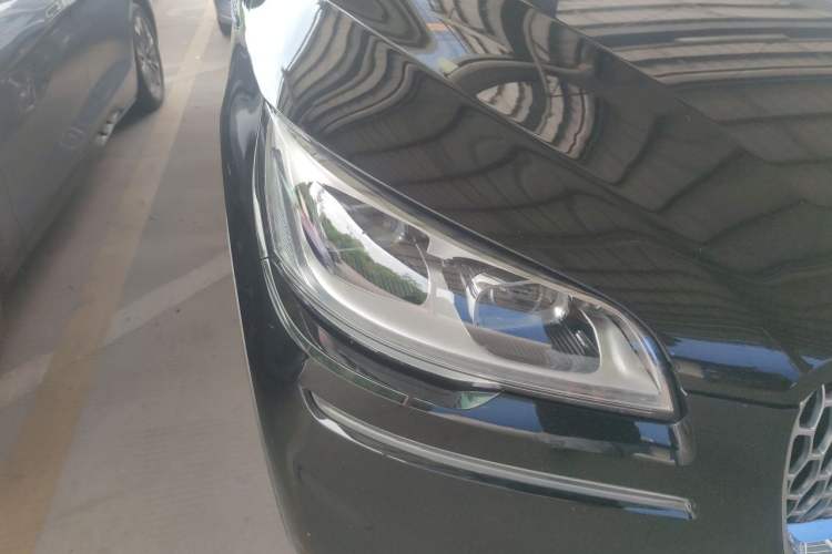 Used Lincoln Aviator 2020 3.0T V6 All-Wheel Drive Executive Version Right Front Headlight