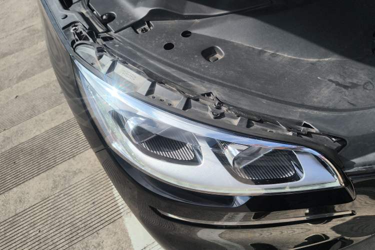 Used Lincoln Aviator 2020 3.0T V6 All-Wheel Drive Executive Version Right Front Headlight